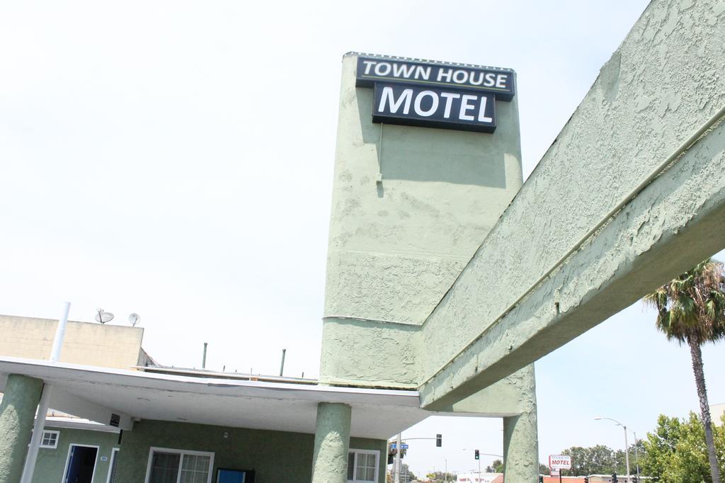Town House Motel Lynwood Exteriér fotografie