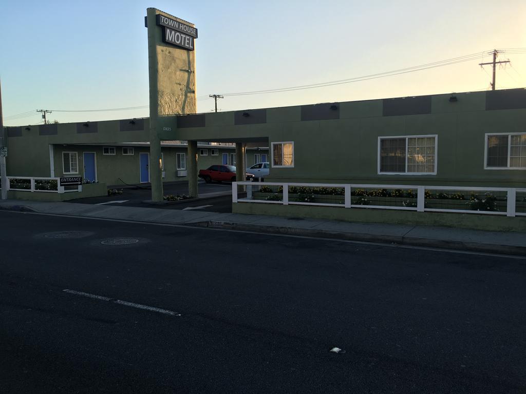 Town House Motel Lynwood Exteriér fotografie
